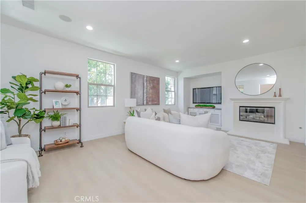 83 Twin Gables Irvine, CA 92620