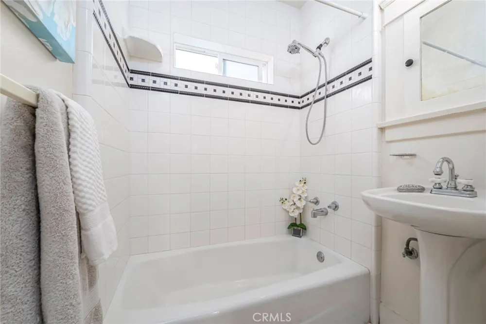 206 La Verne Long Beach, CA 90803