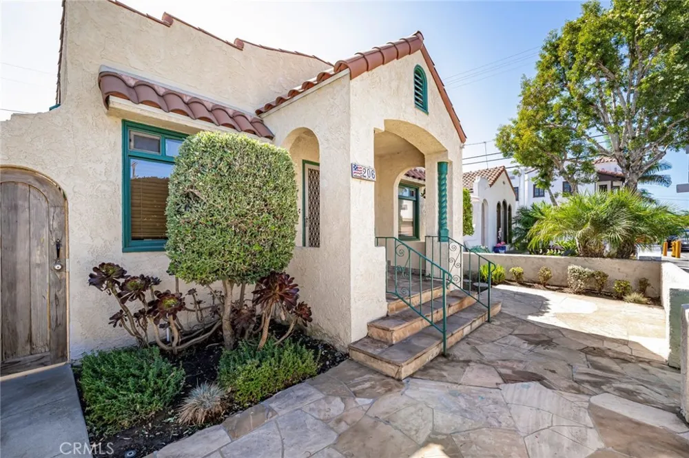 206 La Verne Long Beach, CA 90803