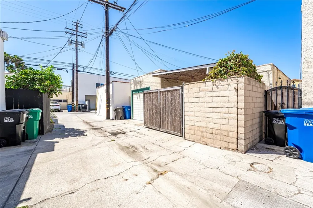206 La Verne Long Beach, CA 90803