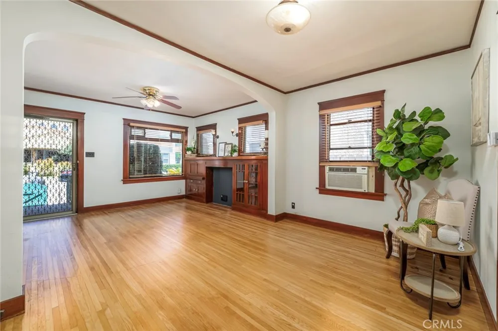 206 La Verne Long Beach, CA 90803