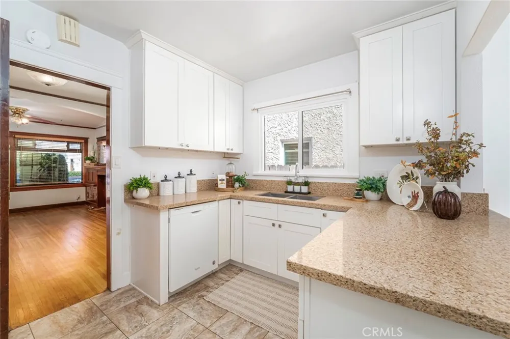 206 La Verne Long Beach, CA 90803