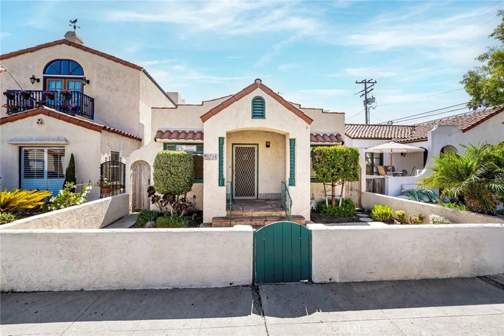 206 La Verne Long Beach, CA 90803