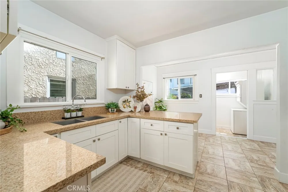 206 La Verne Long Beach, CA 90803