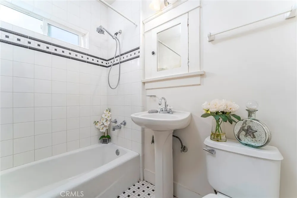 206 La Verne Long Beach, CA 90803