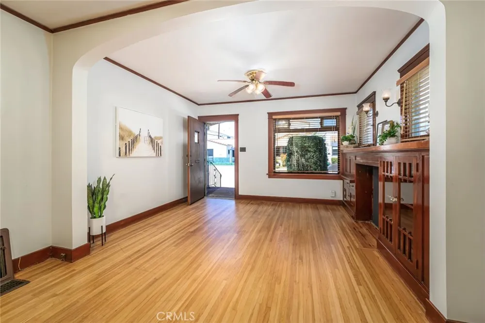 206 La Verne Long Beach, CA 90803