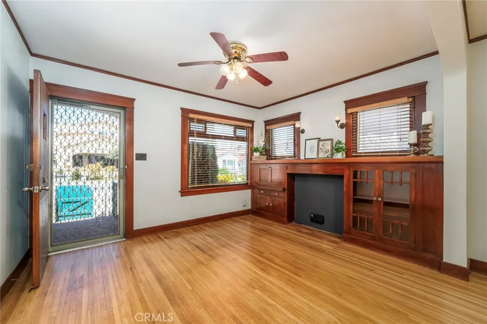 206 La Verne Long Beach, CA 90803