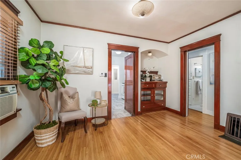 206 La Verne Long Beach, CA 90803