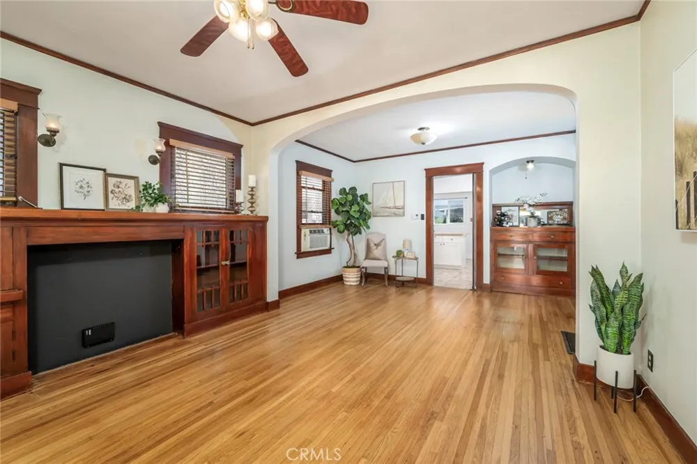 206 La Verne Long Beach, CA 90803