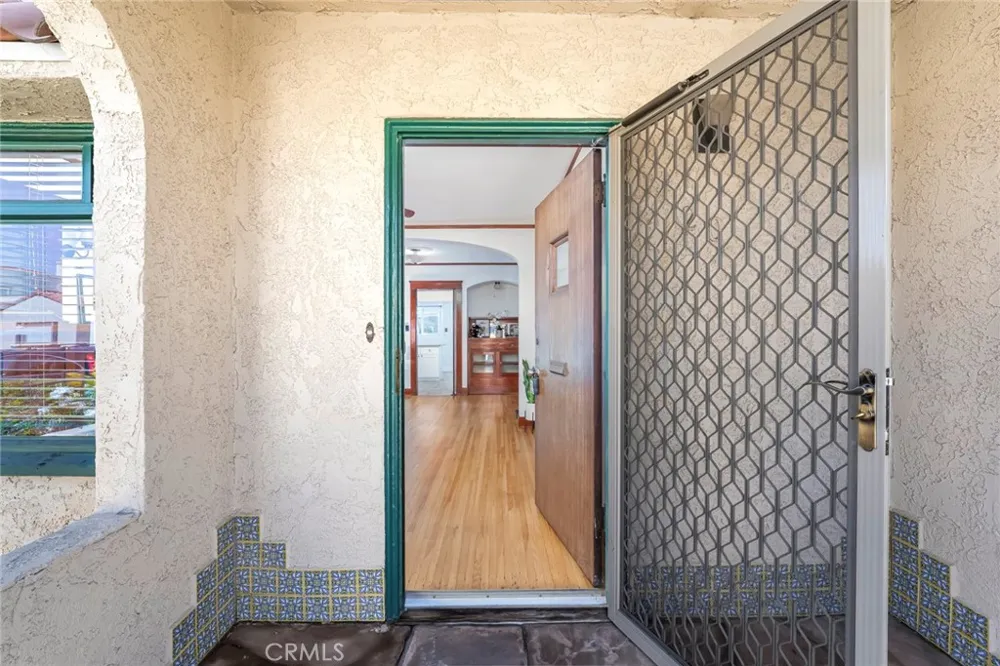 206 La Verne Long Beach, CA 90803