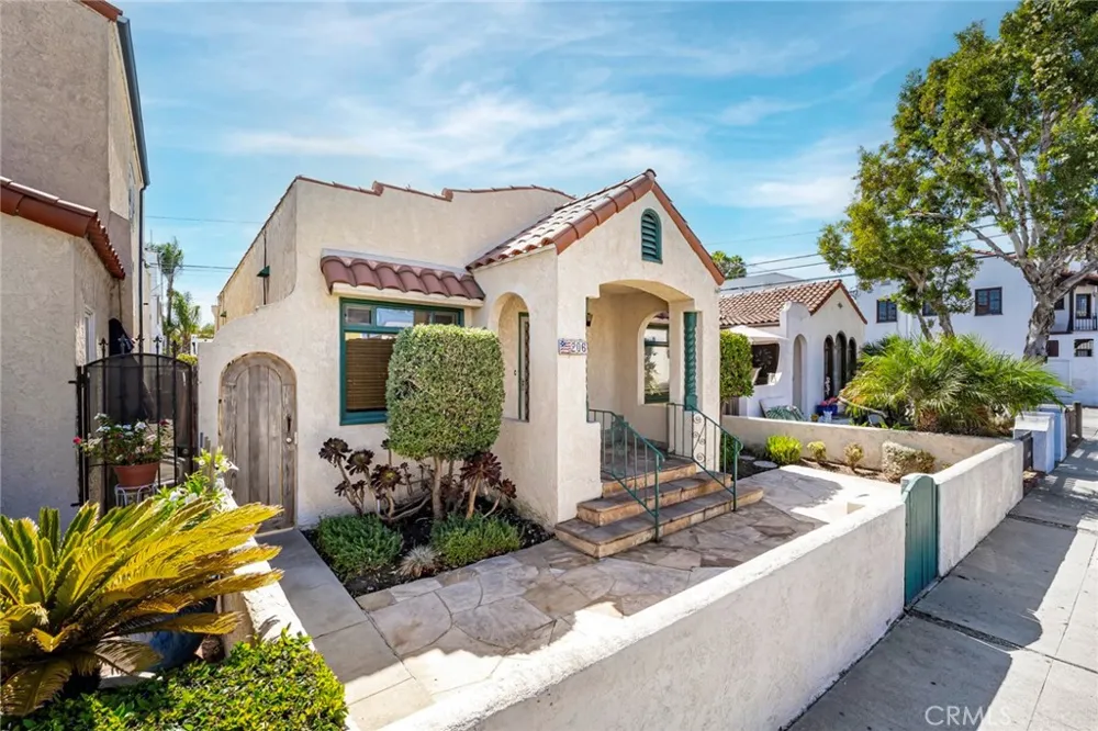 206 La Verne Long Beach, CA 90803