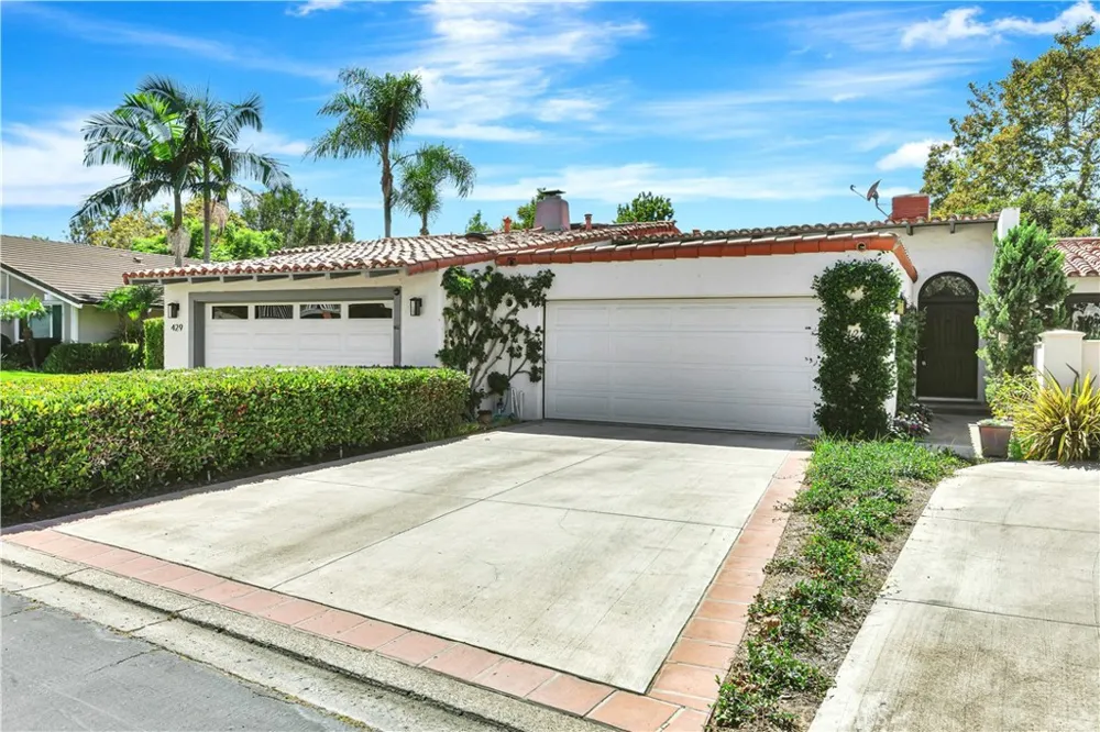 427 Vista Flora Newport Beach, CA 92660