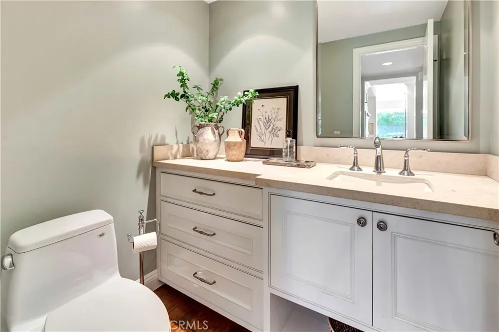427 Vista Flora Newport Beach, CA 92660