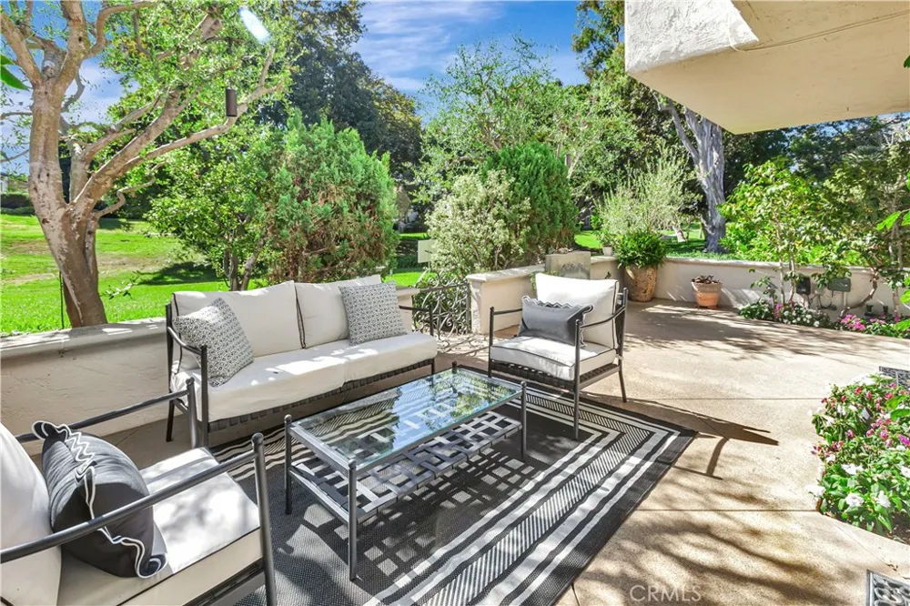 427 Vista Flora Newport Beach, CA 92660