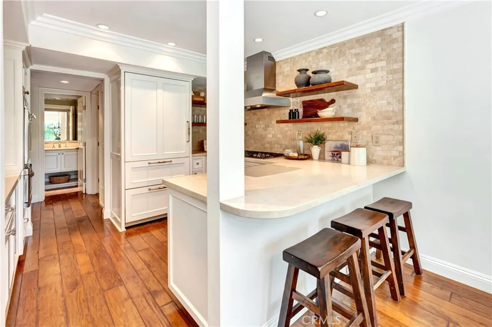 427 Vista Flora Newport Beach, CA 92660