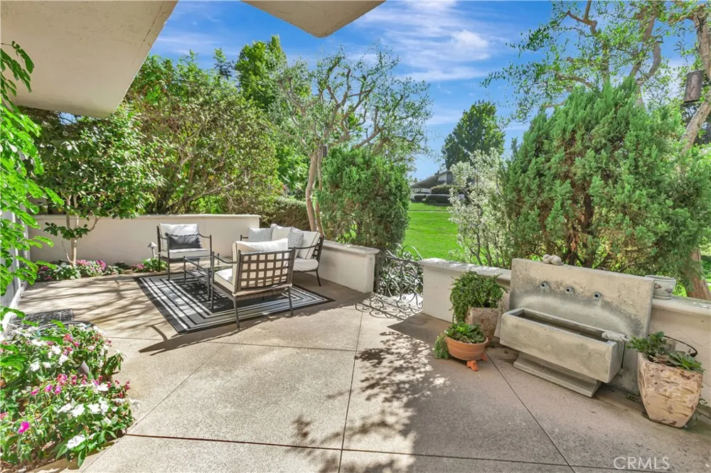 427 Vista Flora Newport Beach, CA 92660