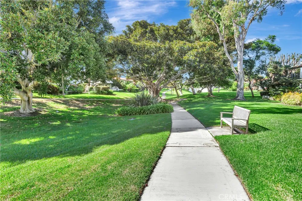 427 Vista Flora Newport Beach, CA 92660