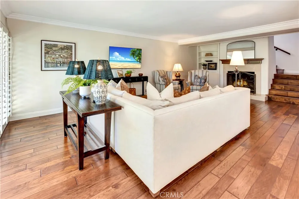 427 Vista Flora Newport Beach, CA 92660