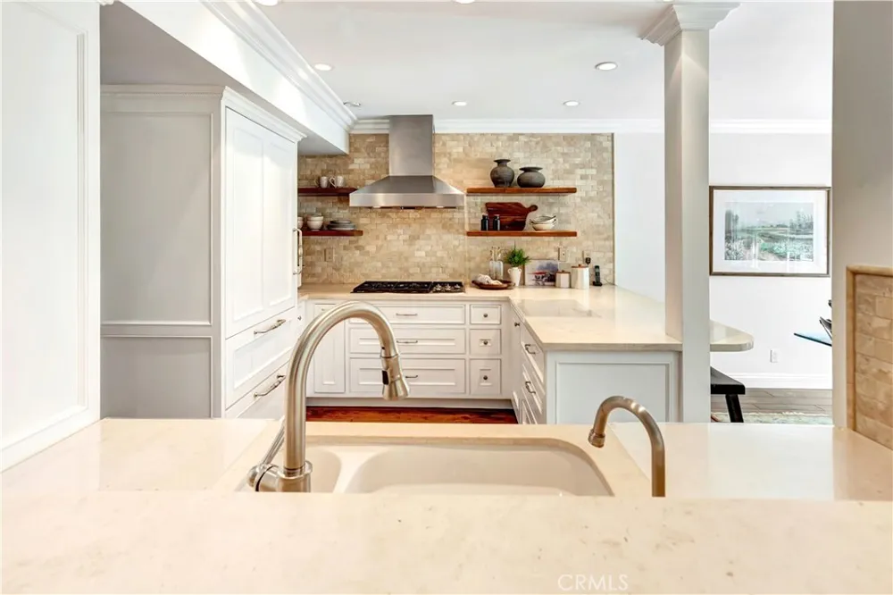 427 Vista Flora Newport Beach, CA 92660