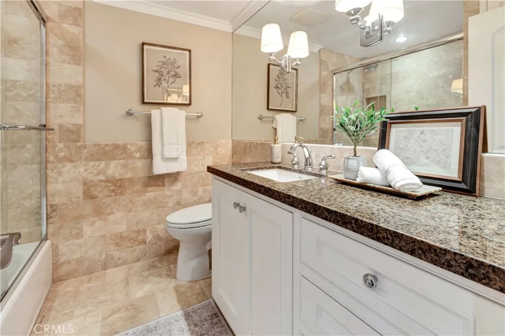 427 Vista Flora Newport Beach, CA 92660