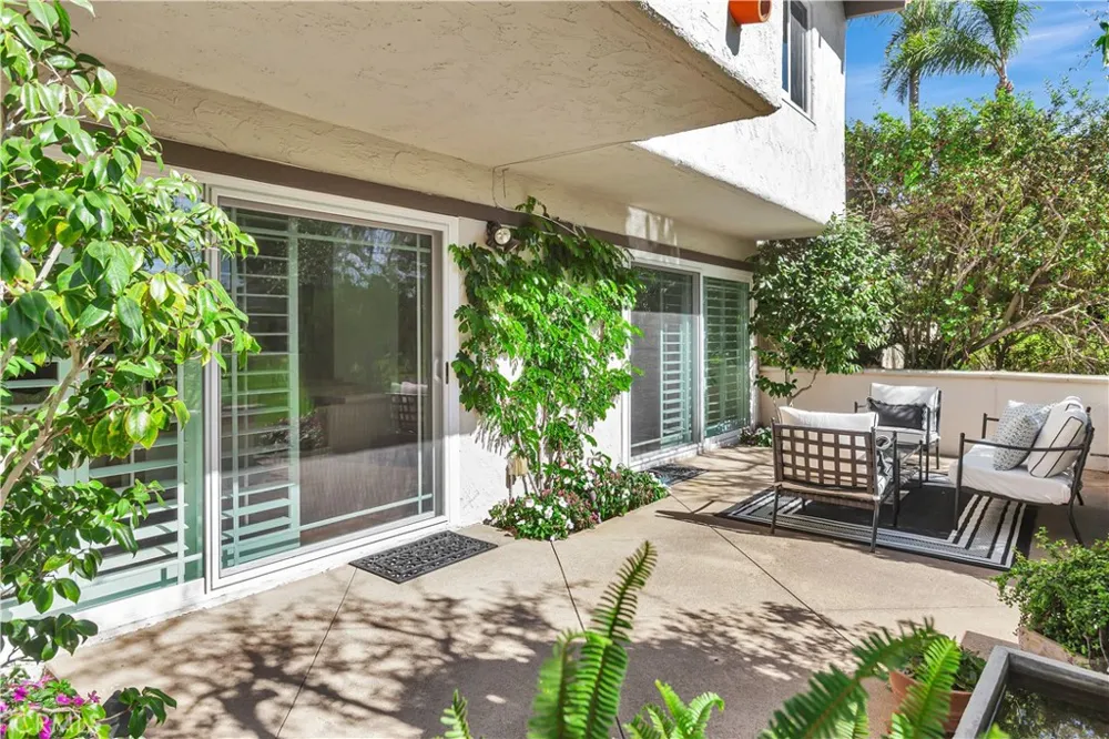 427 Vista Flora Newport Beach, CA 92660