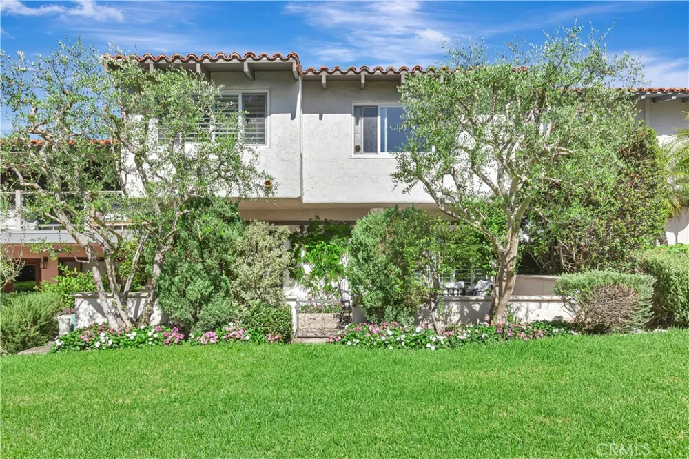 427 Vista Flora Newport Beach, CA 92660