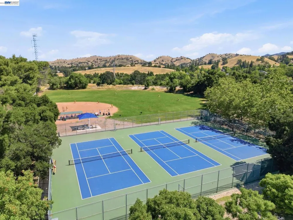2122 Wilmington Drive Walnut Creek, CA 94596