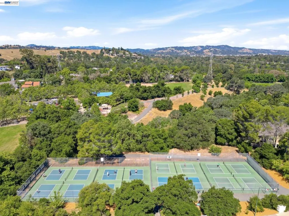 2122 Wilmington Drive Walnut Creek, CA 94596