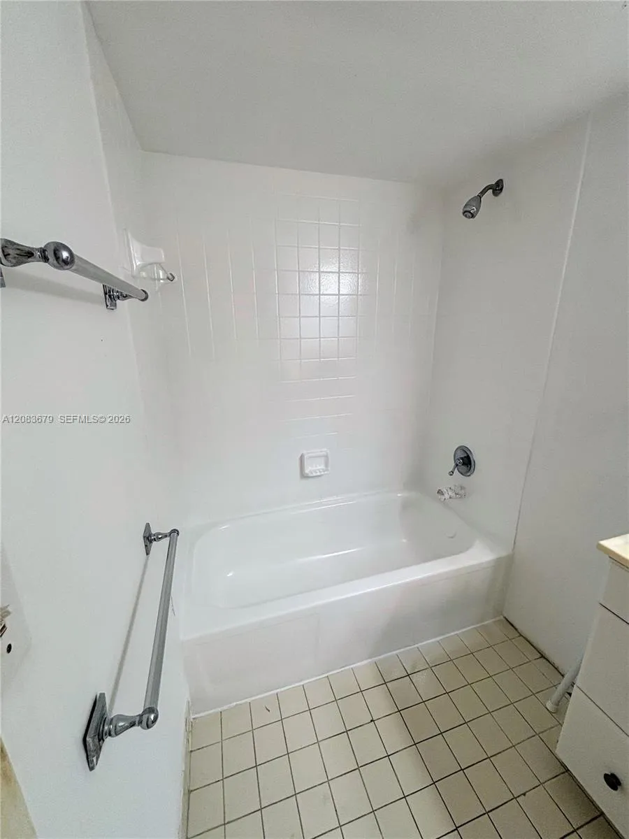 20860 San Simeon Way #303-6 Miami, FL 33179