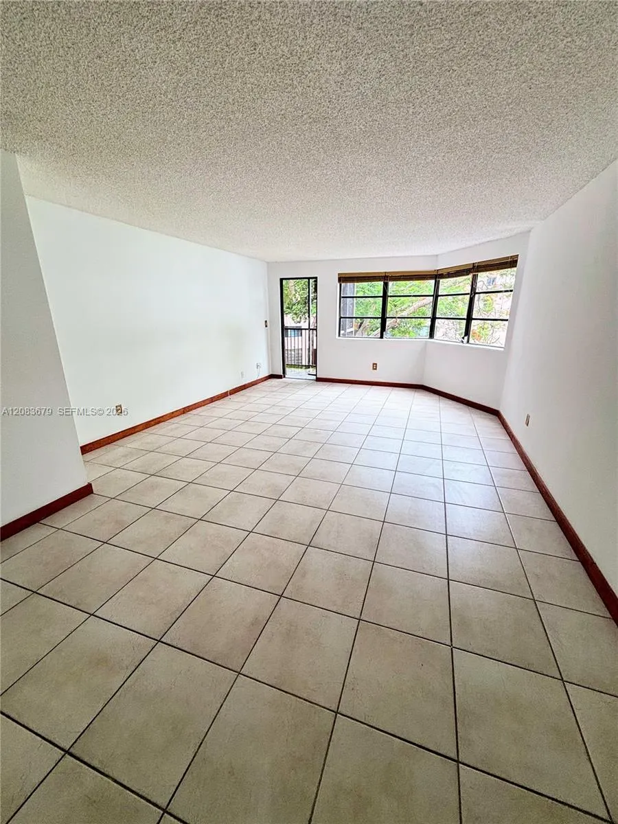 20860 San Simeon Way #303-6 Miami, FL 33179