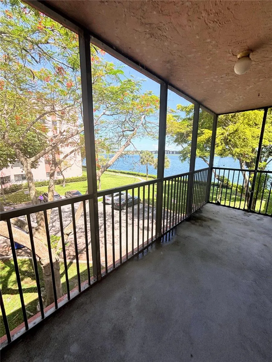 20860 San Simeon Way #303-6 Miami, FL 33179
