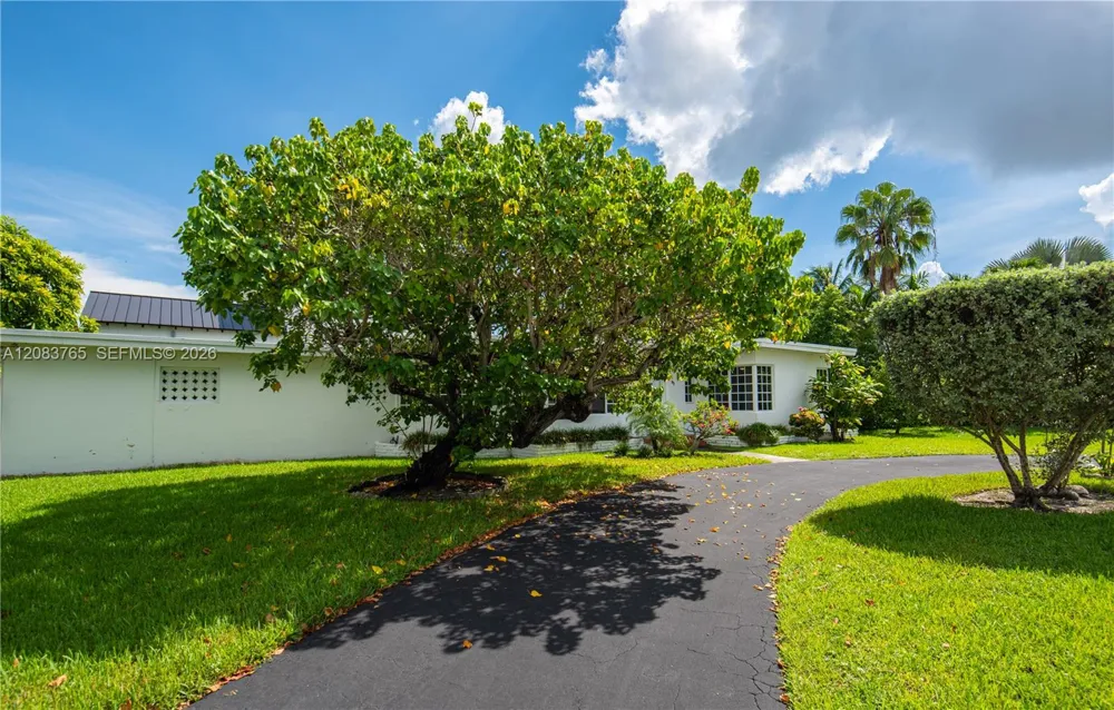85 S Hibiscus Dr Miami Beach, FL 33139