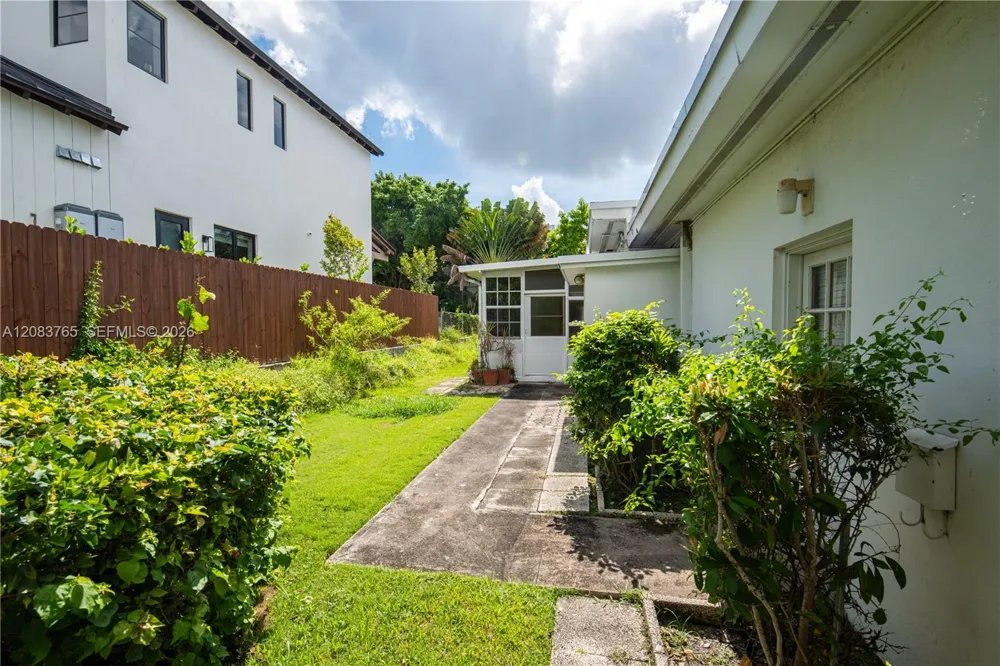 85 S Hibiscus Dr Miami Beach, FL 33139