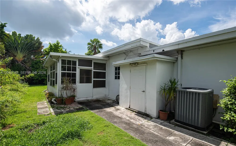 85 S Hibiscus Dr Miami Beach, FL 33139