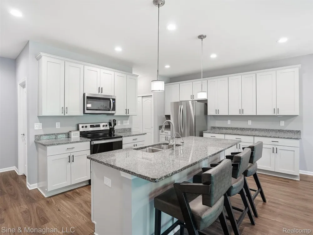 24827 Ivy Novi City, MI 48375