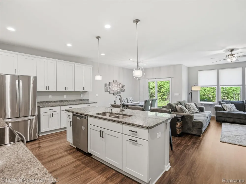 24827 Ivy Novi City, MI 48375