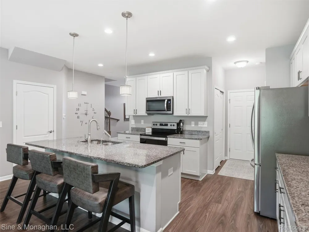 24827 Ivy Novi City, MI 48375