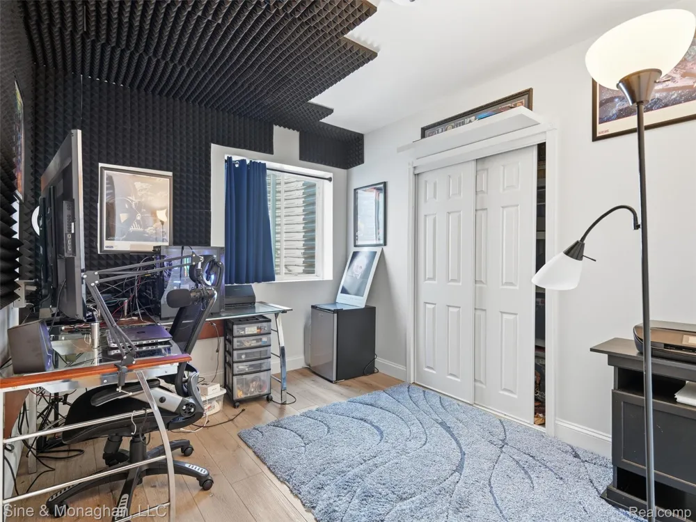 24827 Ivy Novi City, MI 48375
