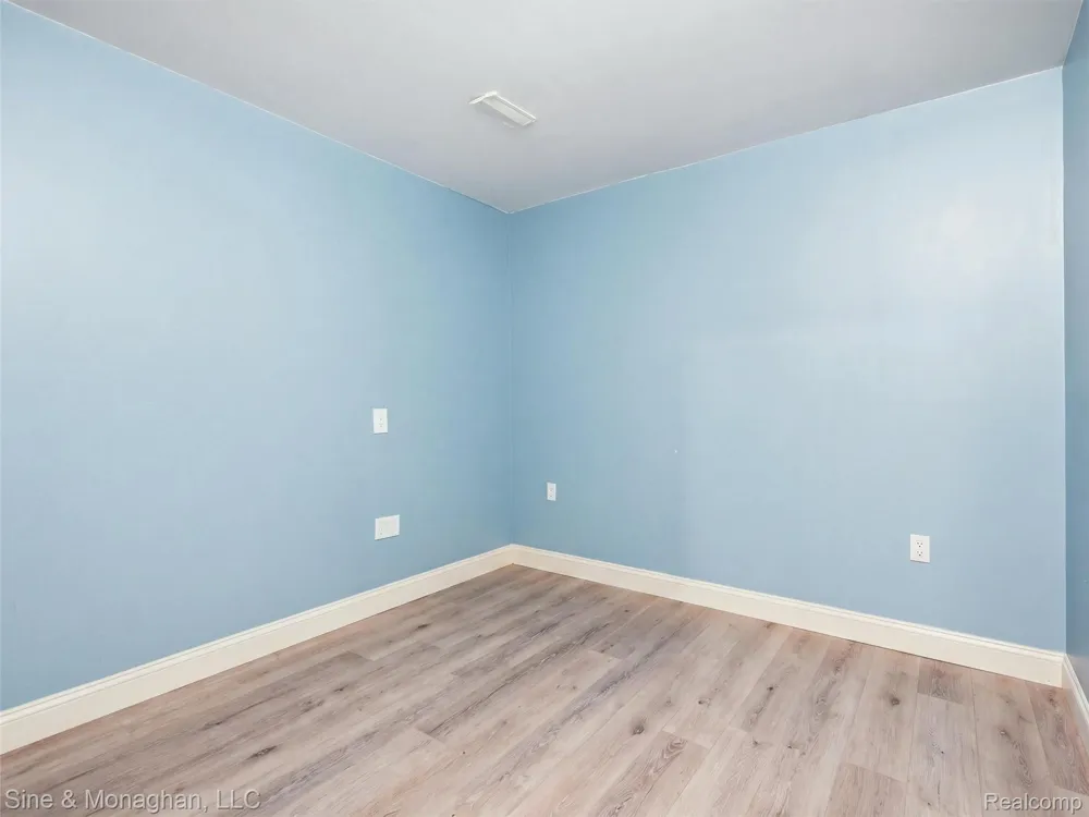 24827 Ivy Novi City, MI 48375