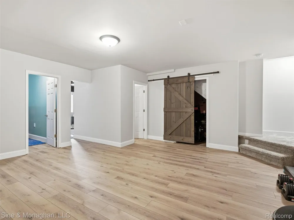 24827 Ivy Novi City, MI 48375