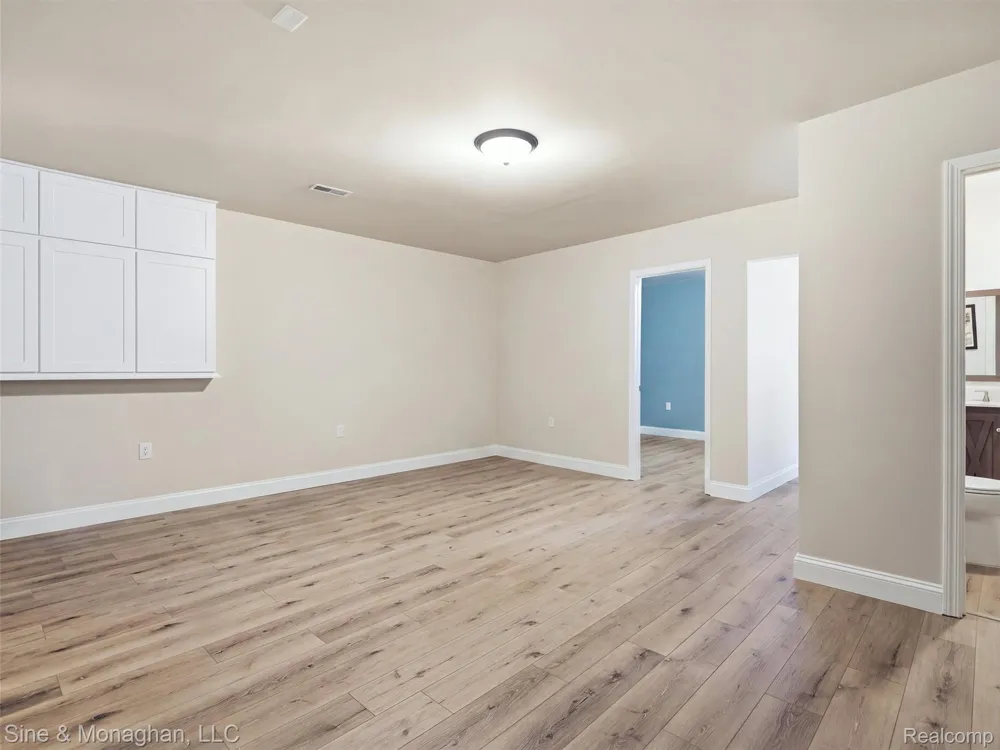 24827 Ivy Novi City, MI 48375