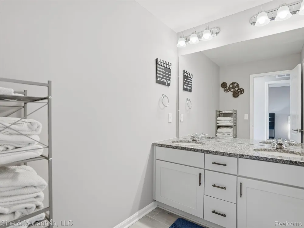 24827 Ivy Novi City, MI 48375