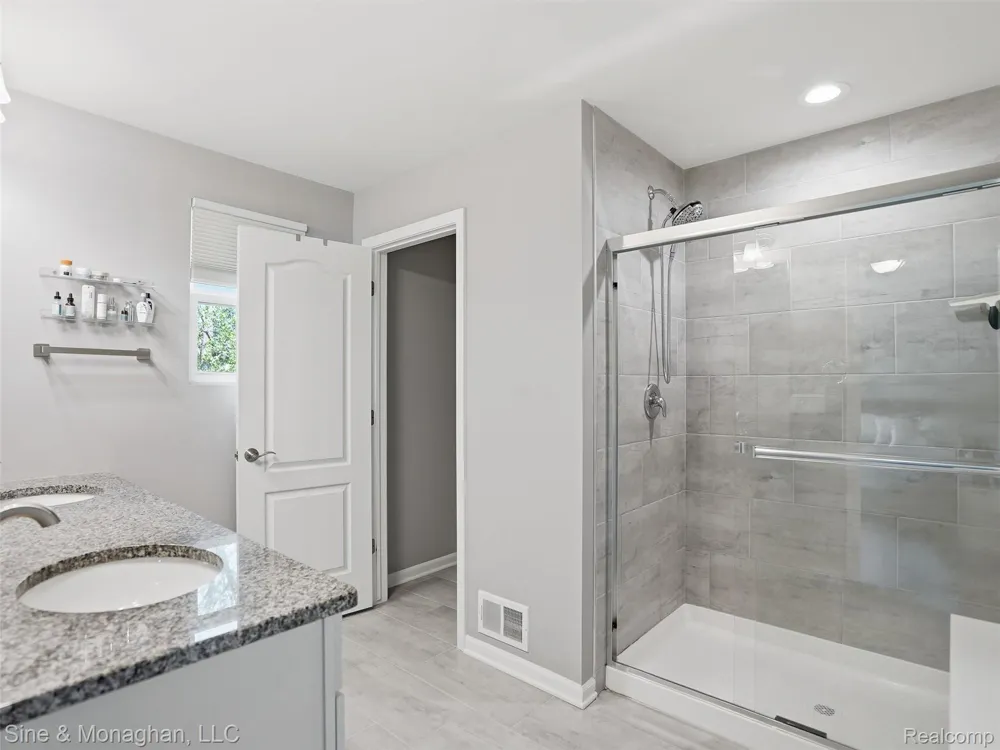 24827 Ivy Novi City, MI 48375