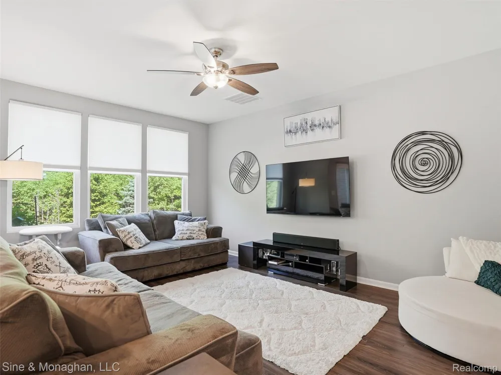 24827 Ivy Novi City, MI 48375