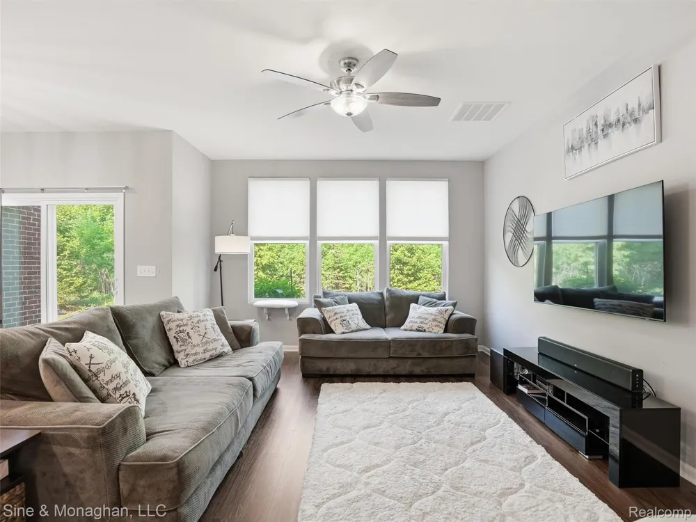 24827 Ivy Novi City, MI 48375