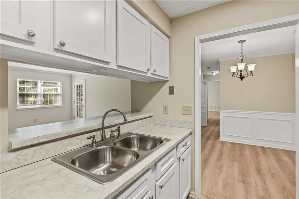 611 Barrington Hills Drive Sandy Springs, GA 30350