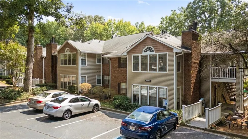611 Barrington Hills Drive Sandy Springs, GA 30350
