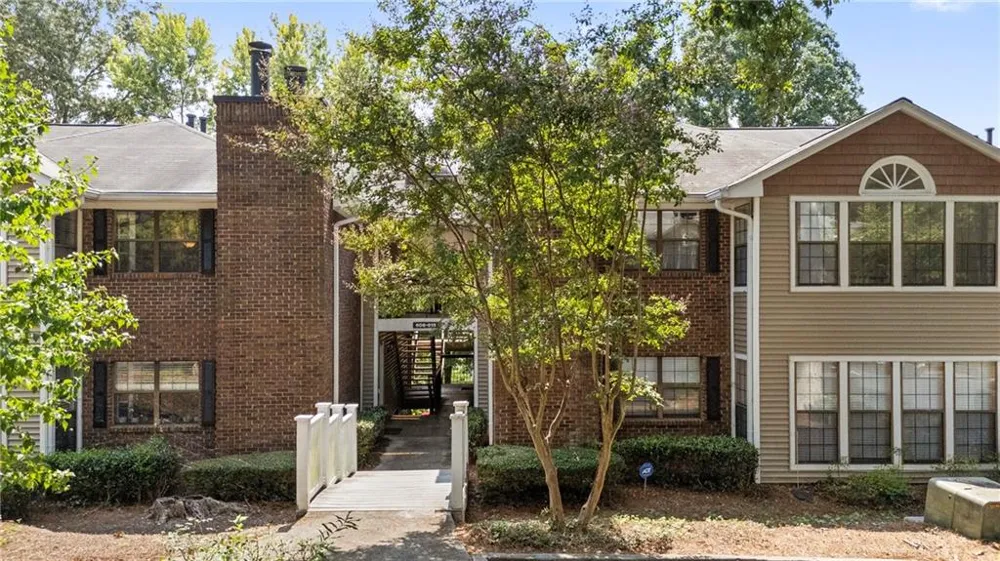 611 Barrington Hills Drive Sandy Springs, GA 30350