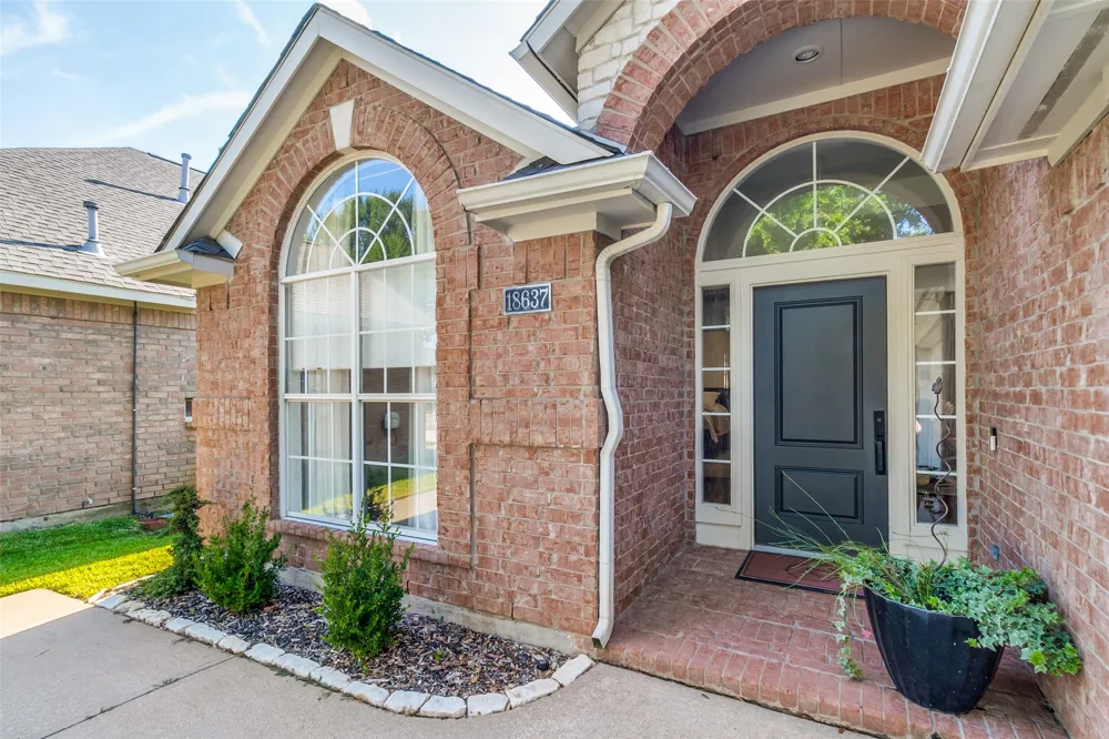 18637 Tall Oak Drive Dallas, TX 75287