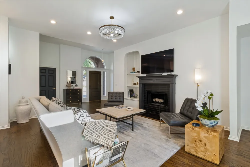 18637 Tall Oak Drive Dallas, TX 75287